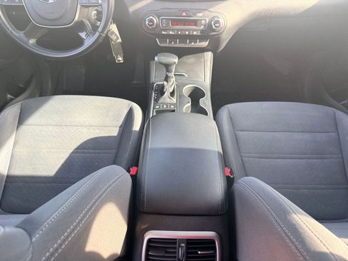 Used 2019 Kia Sorento S image 23