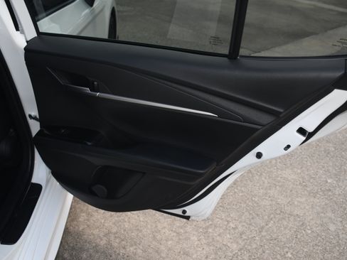 Used 2025 Toyota Camry SE FWD image 18