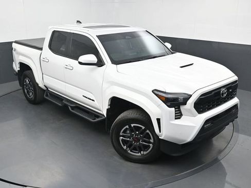 Used 2025 Toyota Tacoma TRD Sport w/ TRD Sport Upgrade Package AWD/4WD image 30