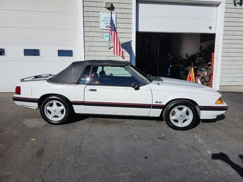 Used 1991 Ford Mustang LX RWD image 3