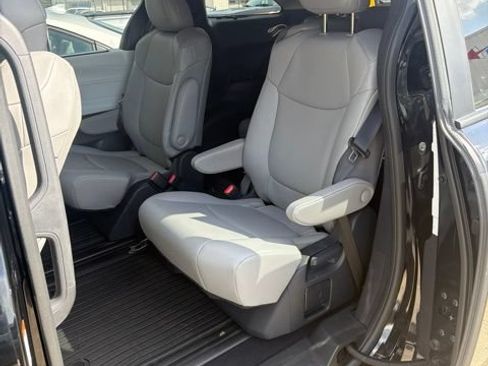 Used 2026 Toyota Sienna XLE FWD image 21