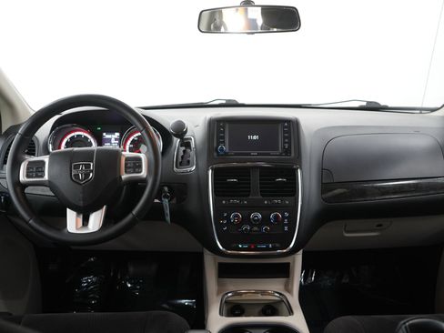 Used 2014 Dodge Grand Caravan SXT w/ Rear Park Assist Package FWD image 19
