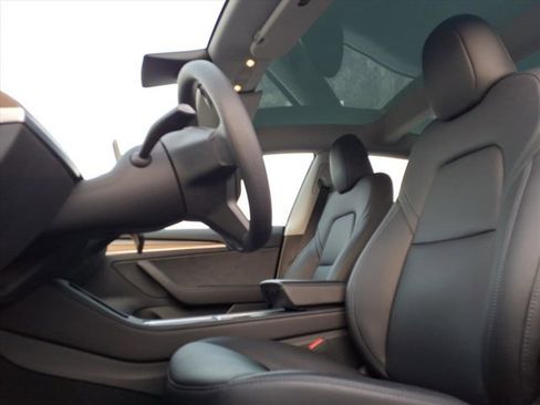 Used 2023 Tesla Model 3 Standard Range image 23