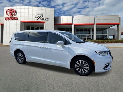 Used 2022 Chrysler Pacifica Touring-L