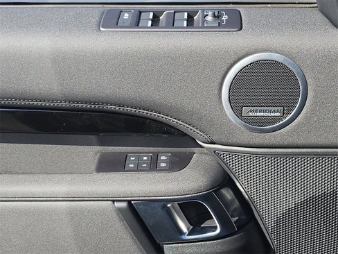 New 2025 Land Rover Discovery S image 30