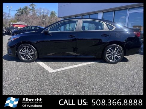 Used 2023 Kia Forte GT-Line w/ GT-Line Premium Package FWD image 2