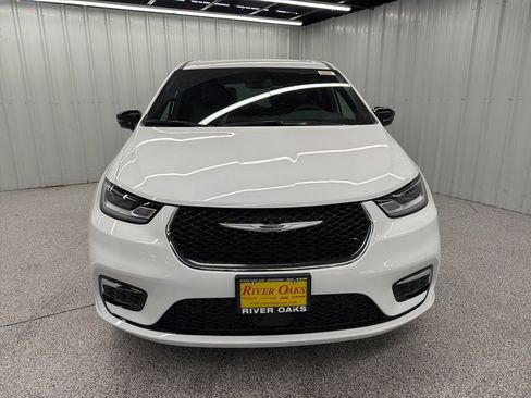 New 2026 Chrysler Pacifica Select image 2