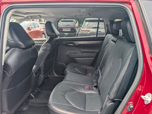 Used 2021 Toyota Highlander Limited AWD/4WD image 14
