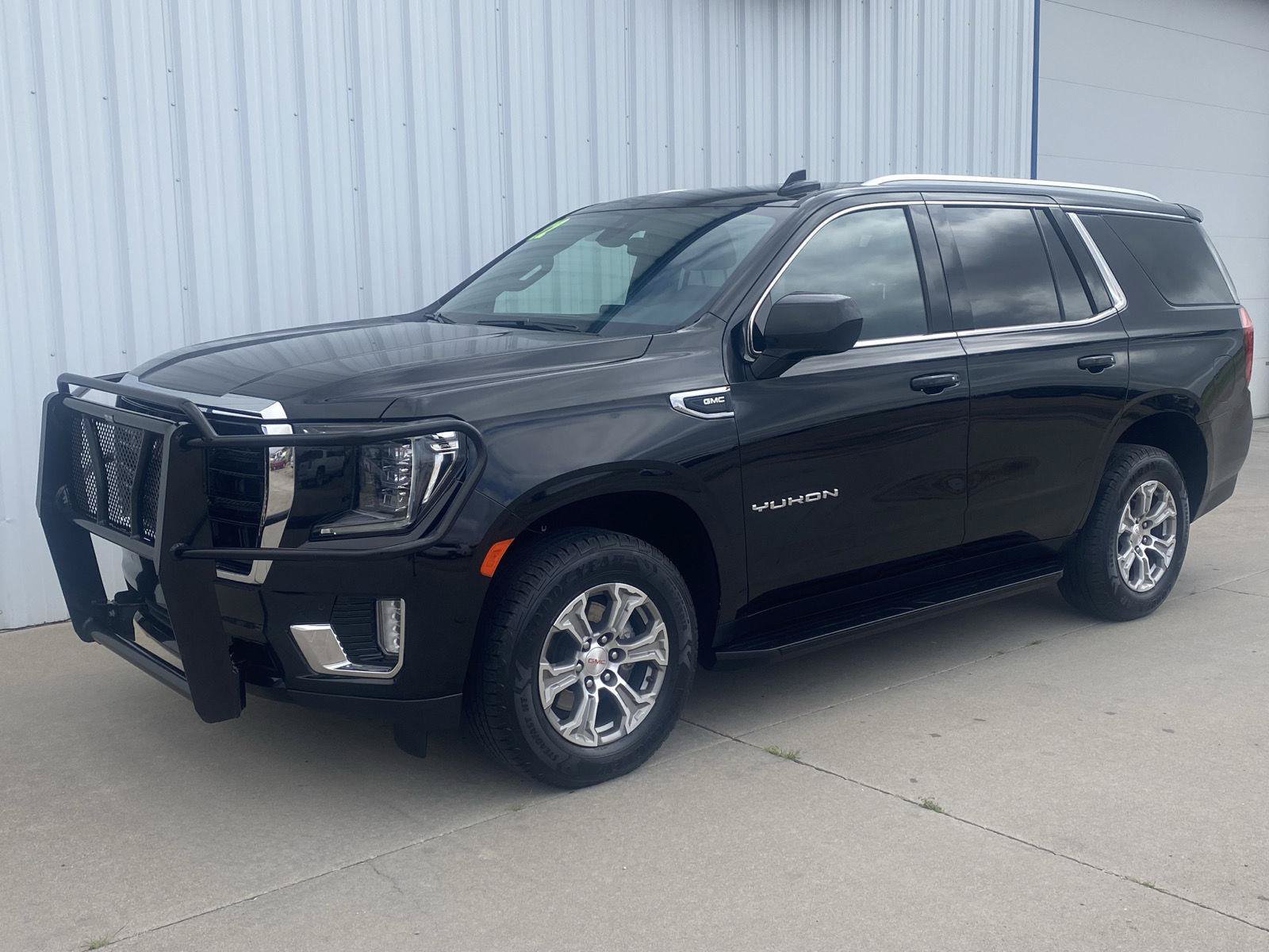 Used 2022 GMC Yukon SLE AWD/4WD image 1