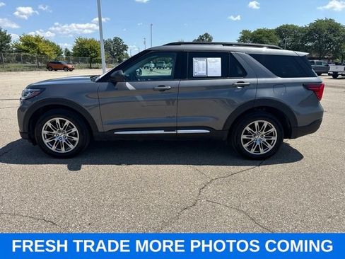 Certified 2025 Ford Explorer Active w/ Active Comfort Package AWD/4WD image 3