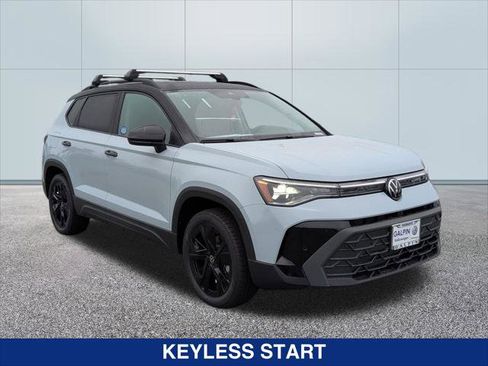 New 2025 Volkswagen Taos SE FWD image 7