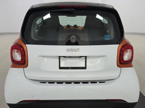 Used 2016 smart fortwo passion w/ Edition #1 Package RWD image 5