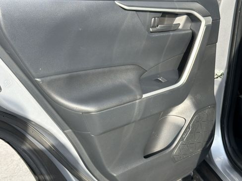 Used 2023 Toyota RAV4 LE AWD/4WD image 31