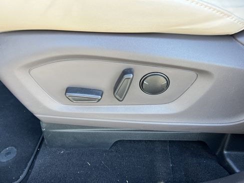 Used 2022 Ford Explorer Platinum w/ Equipment Group 601A image 32