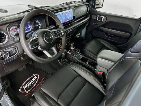 Used 2024 Jeep Wrangler Unlimited Sahara AWD/4WD image 8