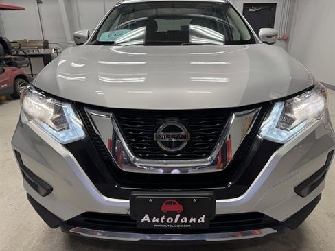 Used 2018 Nissan Rogue SV AWD/4WD image 2