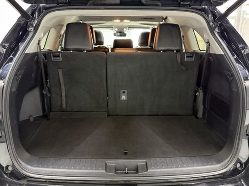 Used 2020 Toyota Highlander XLE AWD/4WD image 10