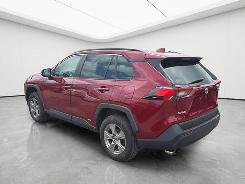 Used 2022 Toyota RAV4 XLE w/ Convenience Package AWD/4WD image 4
