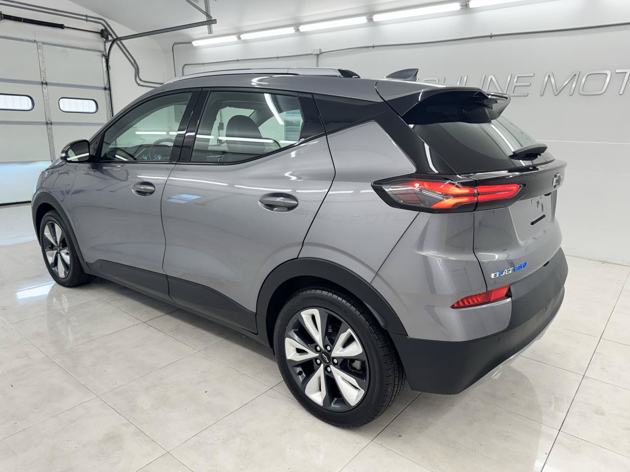 Used 2023 Chevrolet Bolt EUV LT w/ Convenience Package FWD image 7