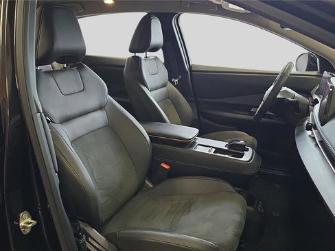 Used 2023 Nissan Ariya AWD image 12