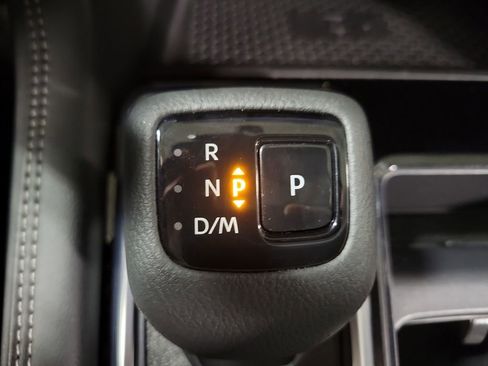 Used 2024 Nissan Pathfinder Platinum AWD/4WD image 17