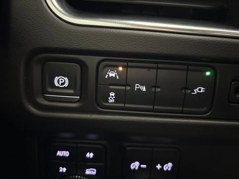 Used 2021 GMC Yukon XL SLT image 54