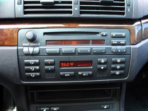 Used 2005 BMW 325i Sedan image 22