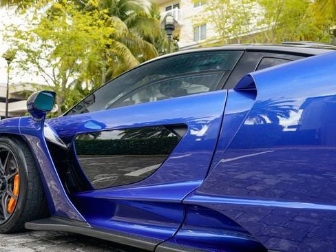Used 2019 McLaren Senna image 18