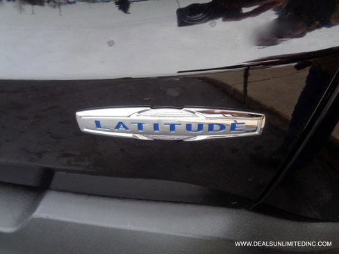 Used 2015 Jeep Renegade Latitude image 6