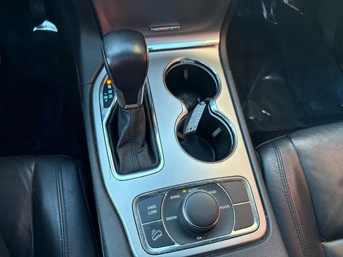 Used 2018 Jeep Grand Cherokee Limited image 11