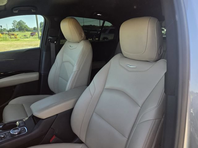 Used 2024 Cadillac XT4 Luxury w/ Cold Weather Package FWD image 32
