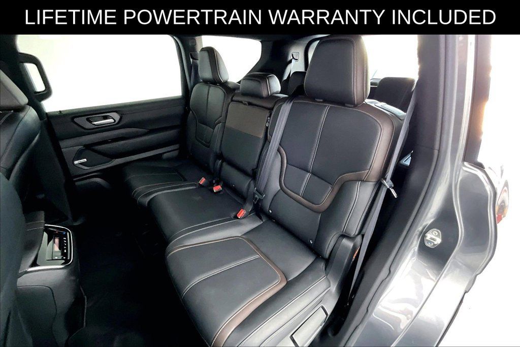 Used 2025 Nissan Armada SL AWD/4WD image 34