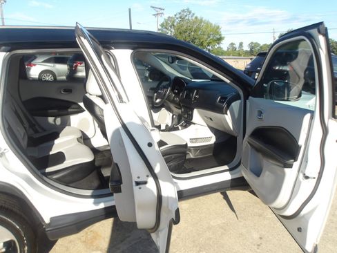 Used 2018 Jeep Compass Latitude w/ Popular Equipment Group image 6