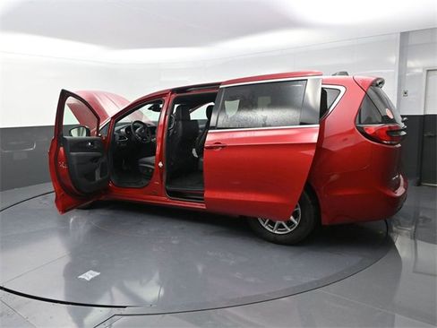 New 2026 Chrysler Pacifica Select image 29