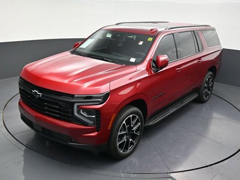 Used 2026 Chevrolet Suburban RST w/ Comfort Package image 17