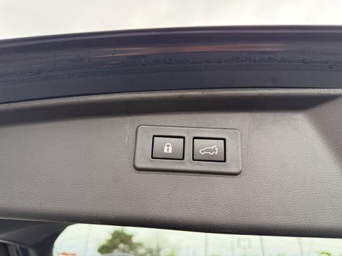 Used 2023 Subaru Outback Premium AWD/4WD image 25