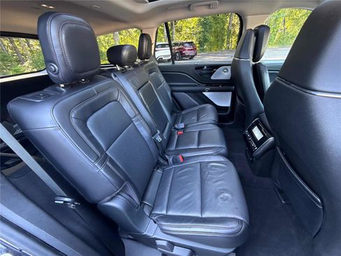 Used 2020 Lincoln Aviator Reserve w/ Equipment Group 201A RWD image 29