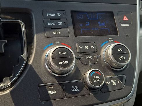 Used 2017 Toyota Sienna LE FWD image 20