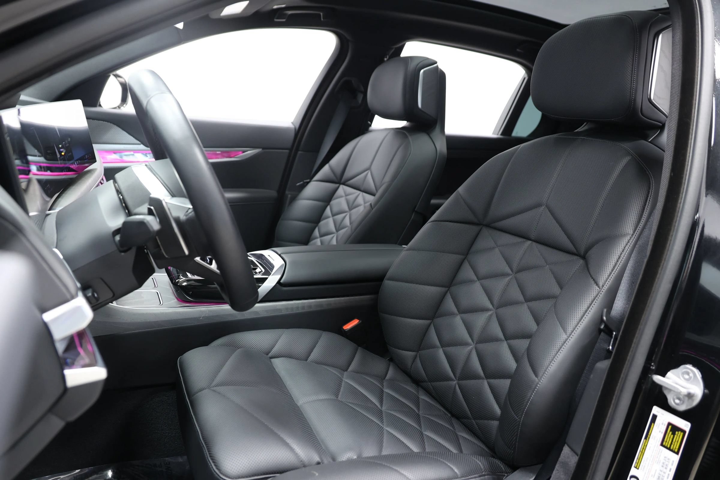 Used 2025 BMW 740i RWD image 17