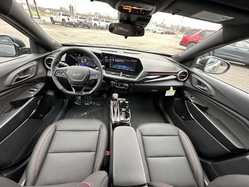 Used 2026 Chevrolet Trax RS FWD image 19