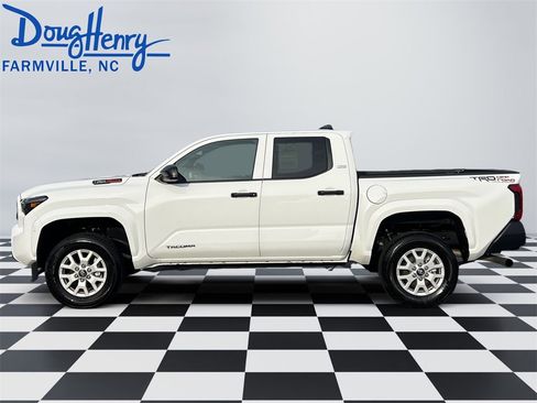 Used 2024 Toyota Tacoma SR image 2