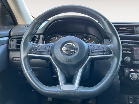 Used 2017 Nissan Rogue SV AWD/4WD image 12
