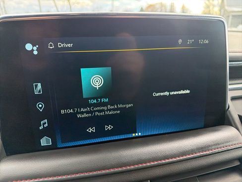 Used 2022 Chevrolet Suburban RST w/ Luxury Package image 16