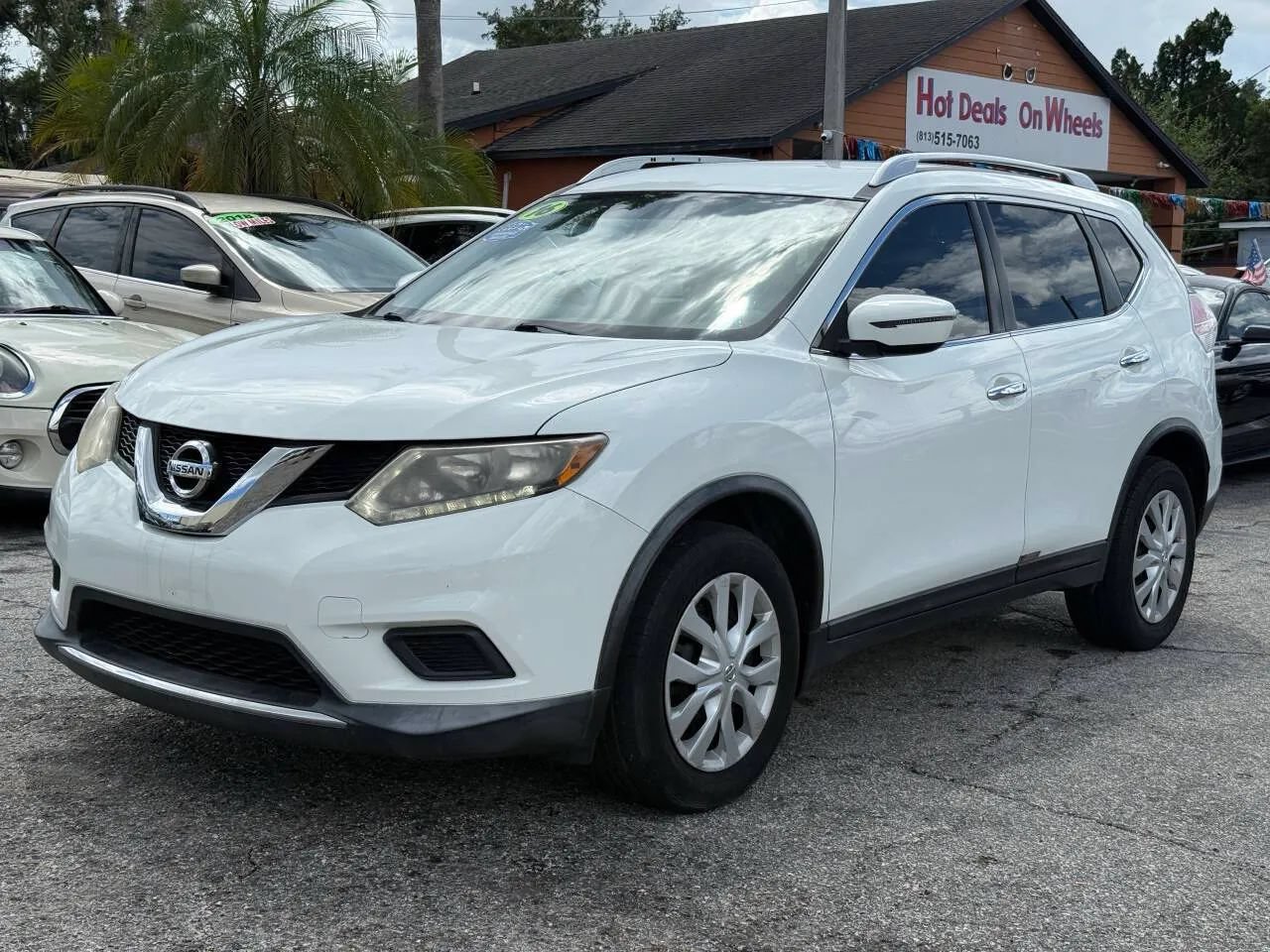 Used 2016 Nissan Rogue S w/ Appearance Package FWD image 2