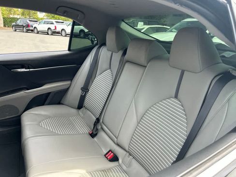 Used 2021 Toyota Camry SE FWD image 5