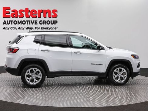 Used 2024 Jeep Compass Latitude AWD/4WD image 4