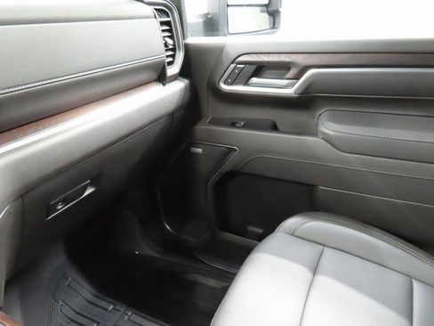 Used 2025 GMC Sierra 2500 SLT image 24