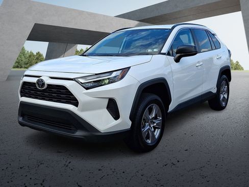 Used 2025 Toyota RAV4 LE AWD/4WD image 3