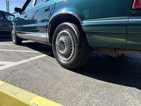 Used 1993 Chrysler LeBaron Landau FWD image 6
