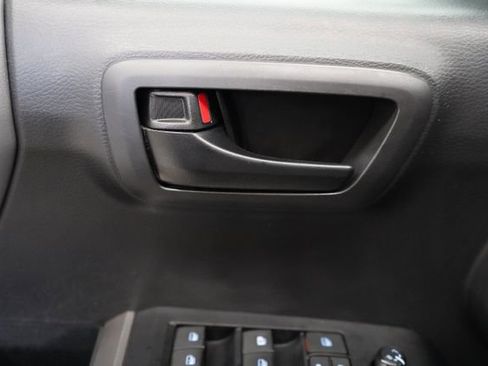 Used 2022 Toyota Tacoma SR5 AWD/4WD image 10